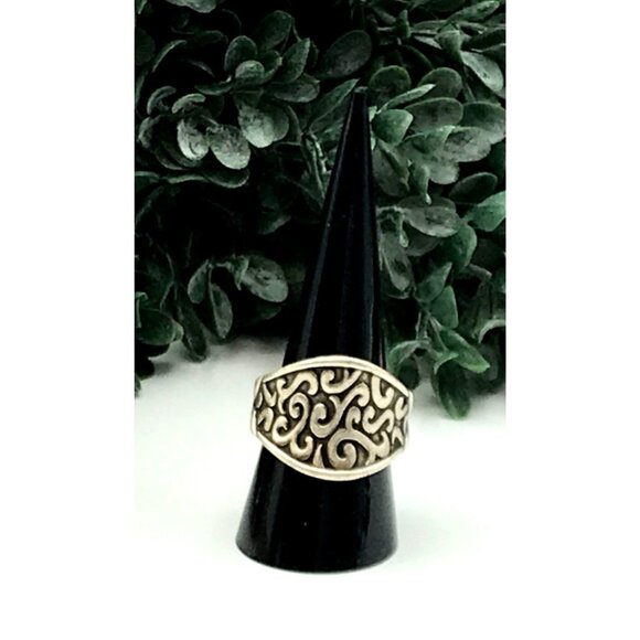 Vintage-Inspired Silver and Black Swirl Design Ring - Intricate Pattern & Bold S - Picture 2 of 7